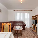Three-bedroom In * Peroj