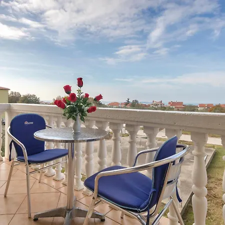 Three-bedroom In * Peroj