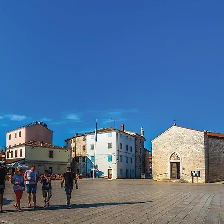 Three-bedroom In * Peroj