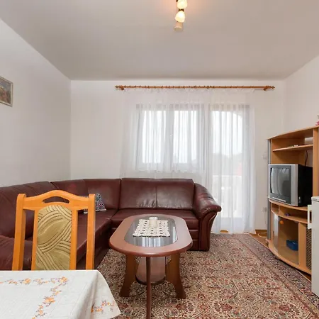 Three-bedroom In * Peroj
