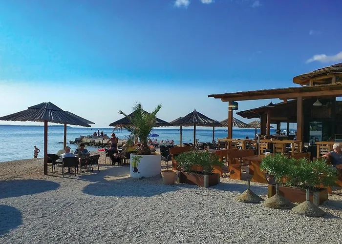 Three-bedroom In Apartament Peroj