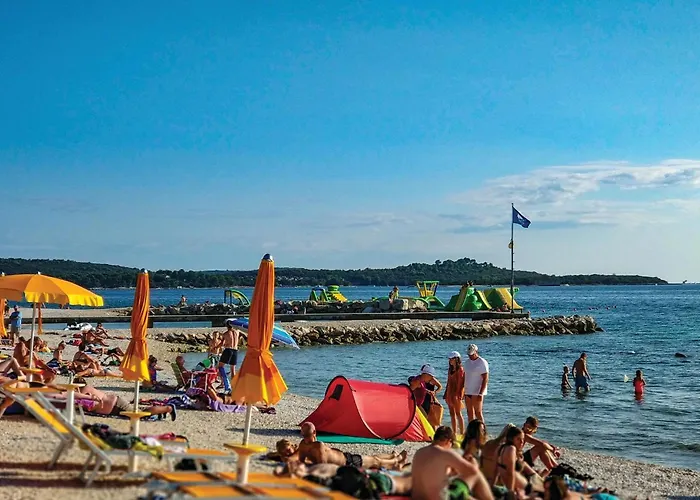 Apartament Three-bedroom In Peroj