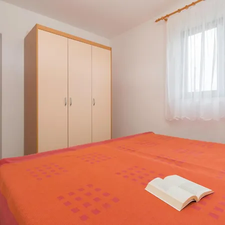 3 Bedroom In Apartment *