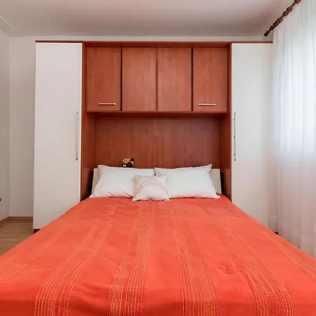 Apartamento Three-bedroom In Peroj