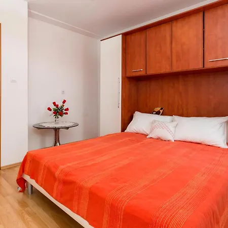 Three-bedroom In Apartamento Peroj